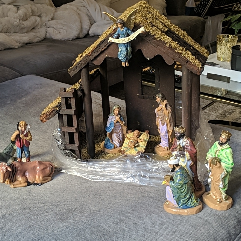 NWT DiGiovanni Nativity Set with Wood Stable